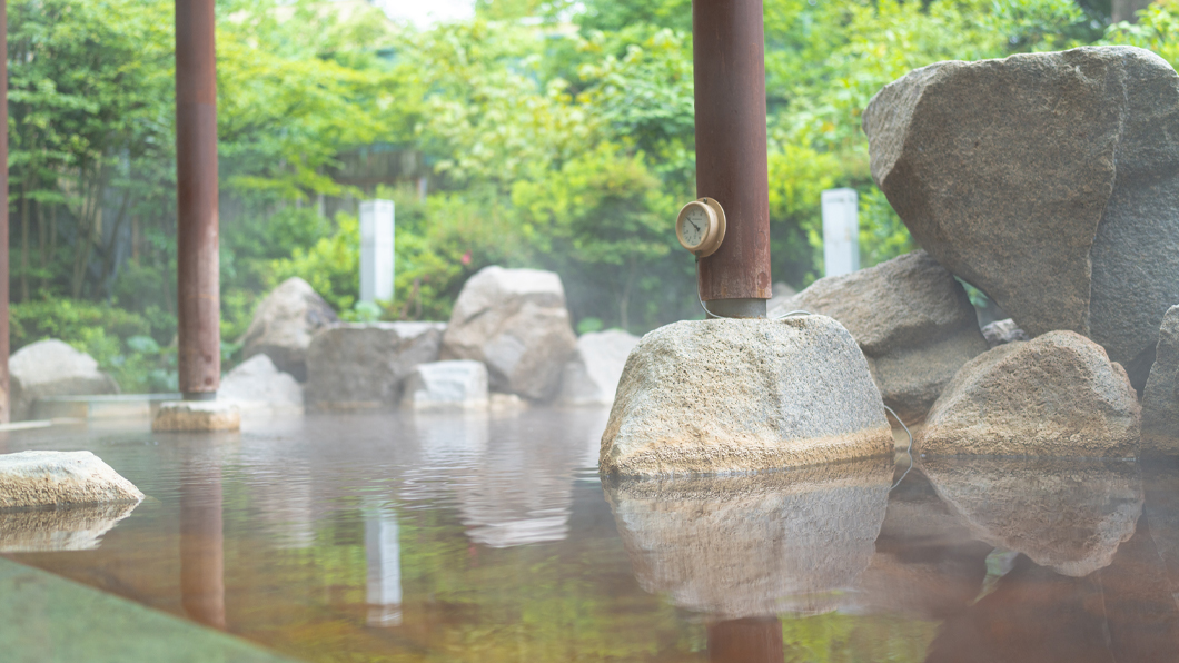 天然温泉　露天岩風呂